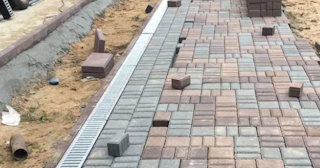 Профессиональная укладка плитки на улице в Юбилейном в октябре