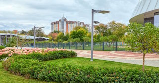 Профессиональное озеленение улиц в Юбилейном в октябре